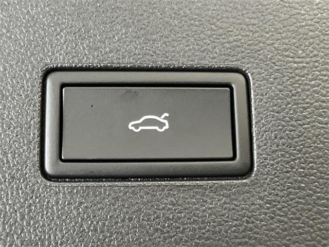 new 2026 Volkswagen Atlas car, priced at $43,657