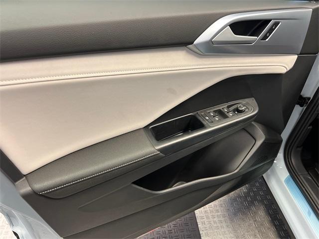 new 2025 Volkswagen Taos car