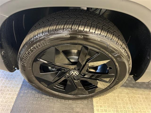 new 2025 Volkswagen Taos car