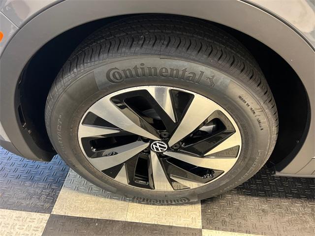 new 2025 Volkswagen ID.4 car, priced at $45,720