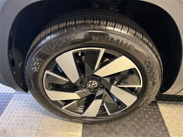 new 2026 Volkswagen Atlas Cross Sport car, priced at $41,562