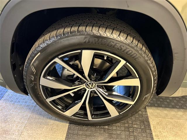 new 2025 Volkswagen Atlas Cross Sport car, priced at $51,192