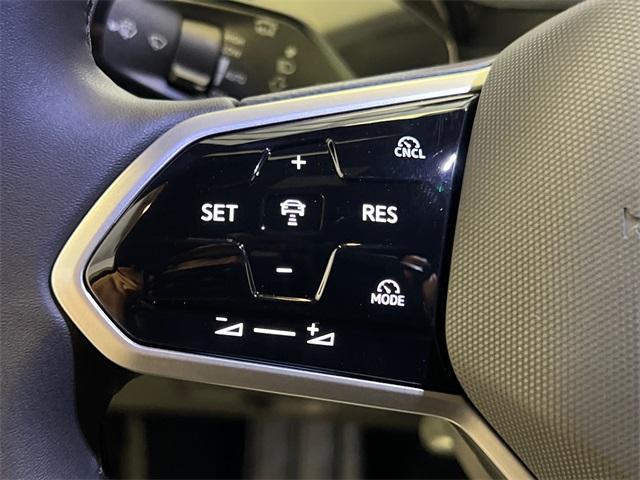 new 2025 Volkswagen ID.4 car, priced at $45,720