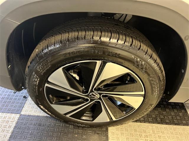 new 2025 Volkswagen Taos car, priced at $32,142