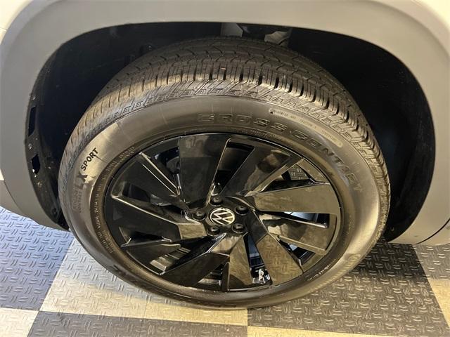 new 2025 Volkswagen Atlas car, priced at $43,087