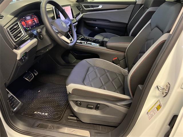 new 2025 Volkswagen Atlas car, priced at $44,334