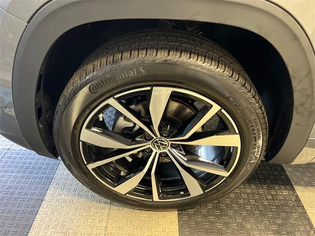 new 2025 Volkswagen Atlas car, priced at $53,565