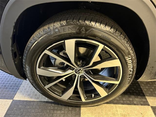 new 2026 Volkswagen Atlas Cross Sport car, priced at $51,739