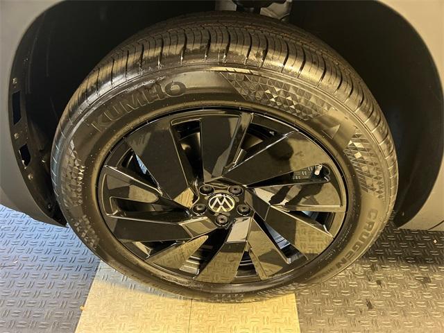 new 2026 Volkswagen Atlas car, priced at $43,657