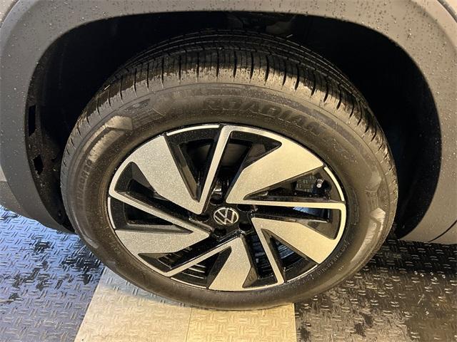 new 2025 Volkswagen Atlas car, priced at $47,093