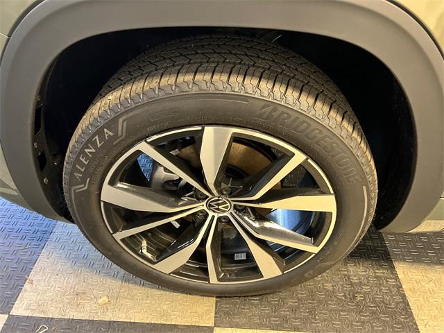 new 2025 Volkswagen Atlas car, priced at $53,401