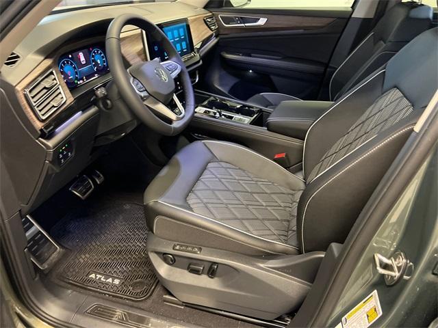new 2025 Volkswagen Atlas car, priced at $53,401