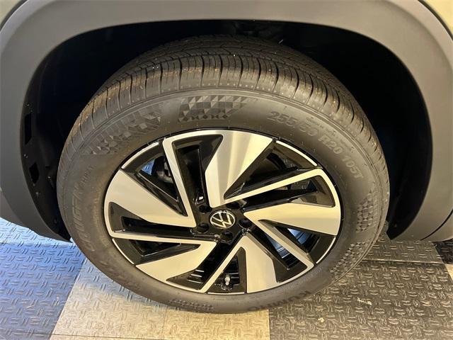 new 2025 Volkswagen Atlas car, priced at $47,245
