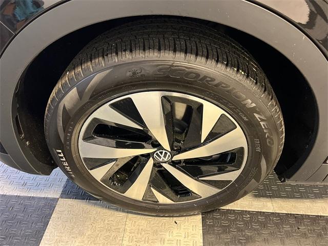 new 2025 Volkswagen ID.4 car, priced at $36,192