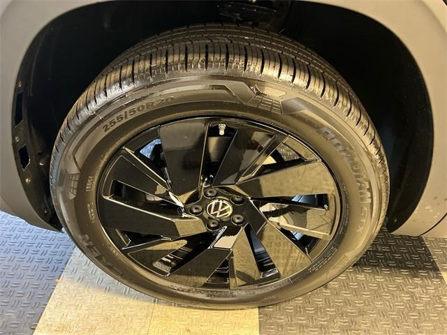 new 2026 Volkswagen Atlas car, priced at $43,029