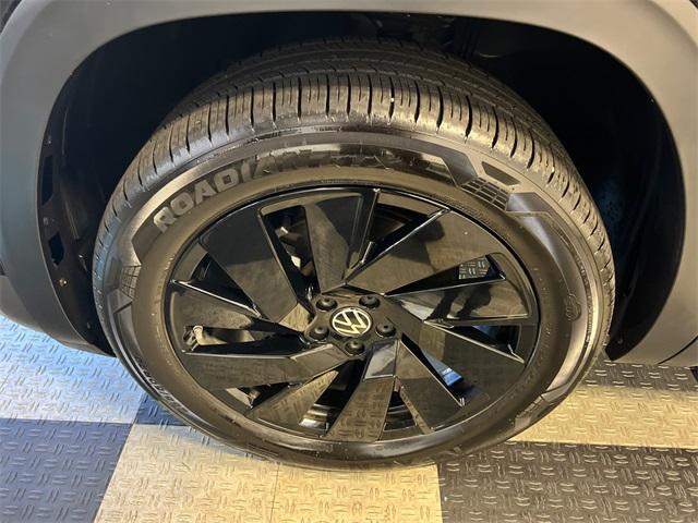 used 2025 Volkswagen Atlas car, priced at $42,497