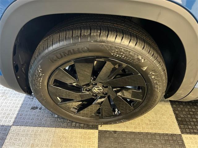 new 2025 Volkswagen Atlas Cross Sport car, priced at $43,187