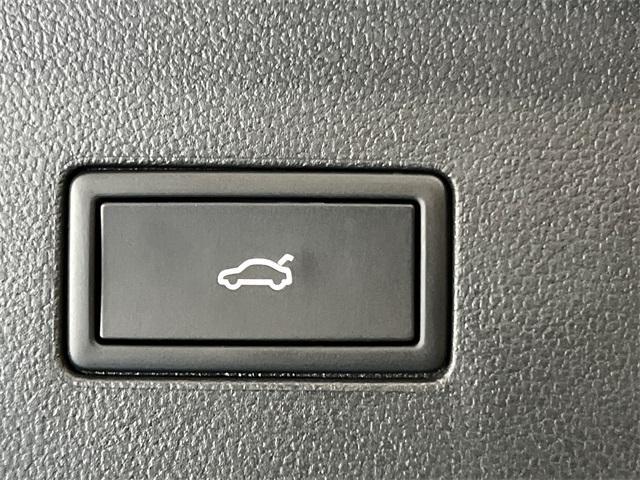 new 2025 Volkswagen Atlas car, priced at $51,021