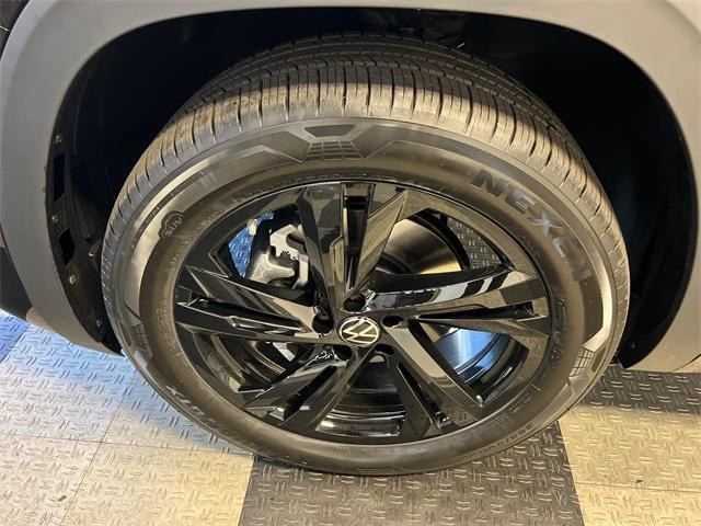 new 2026 Volkswagen Atlas Cross Sport car, priced at $50,279