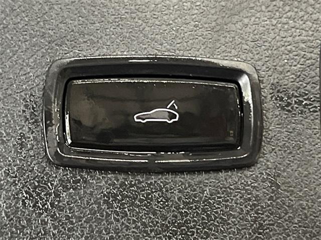 used 2021 Porsche Macan car, priced at $46,897