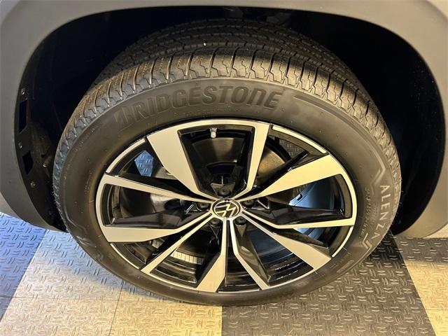 new 2026 Volkswagen Atlas Cross Sport car, priced at $53,761