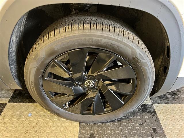 used 2024 Volkswagen Atlas car, priced at $38,997