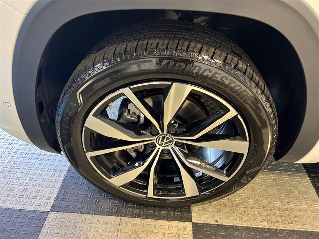 new 2025 Volkswagen Atlas car, priced at $52,105
