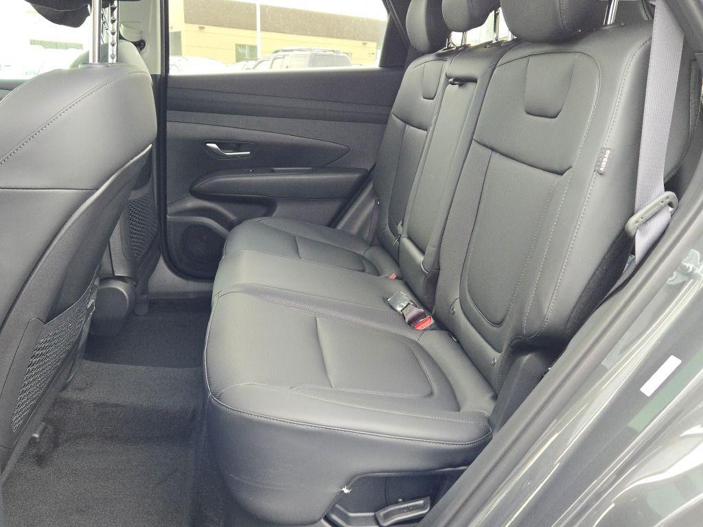 new 2025 Hyundai TUCSON Hybrid car, priced at $33,897