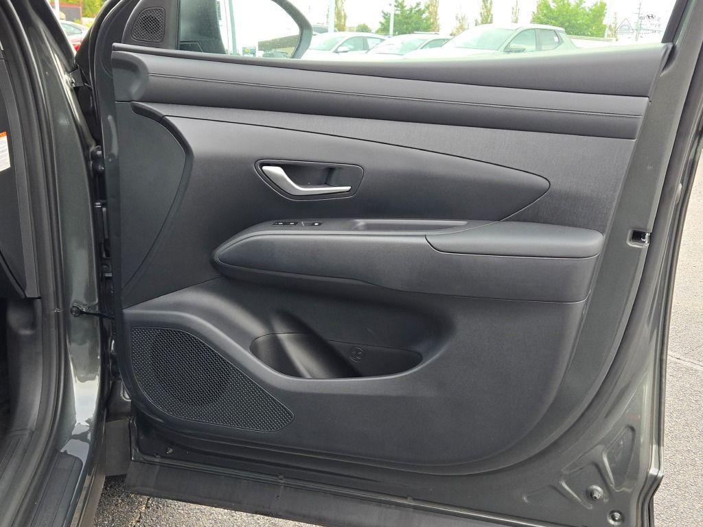 new 2025 Hyundai TUCSON Hybrid car, priced at $33,897