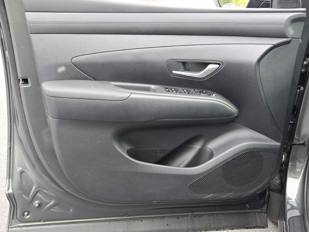 new 2025 Hyundai TUCSON Hybrid car, priced at $33,897