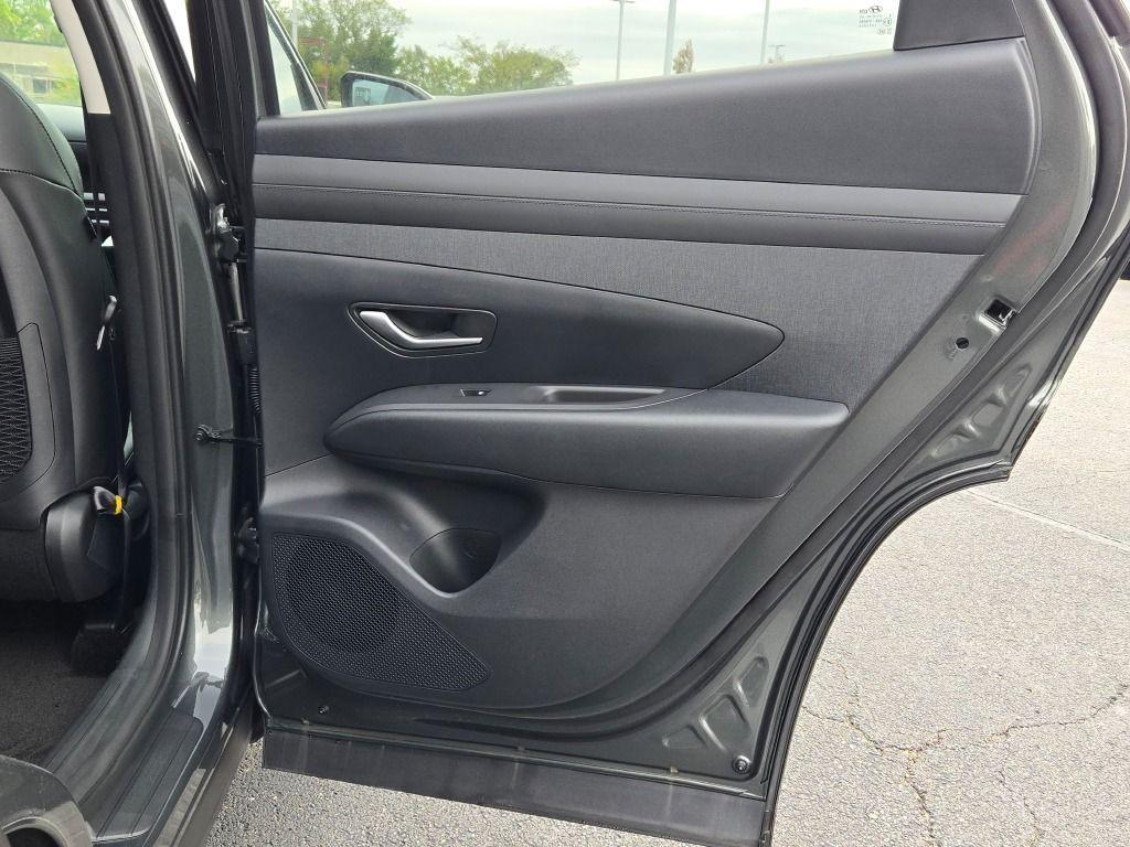 new 2025 Hyundai TUCSON Hybrid car, priced at $33,897