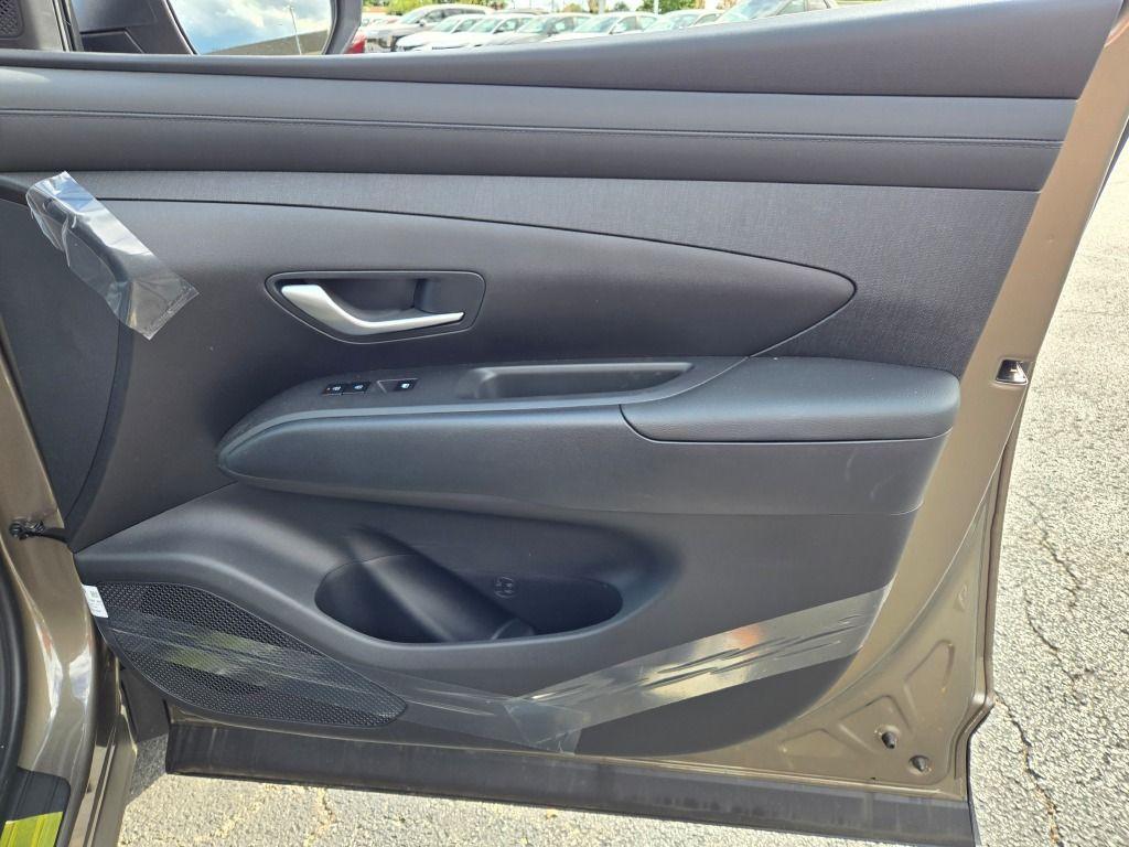 new 2025 Hyundai TUCSON Hybrid car, priced at $35,819