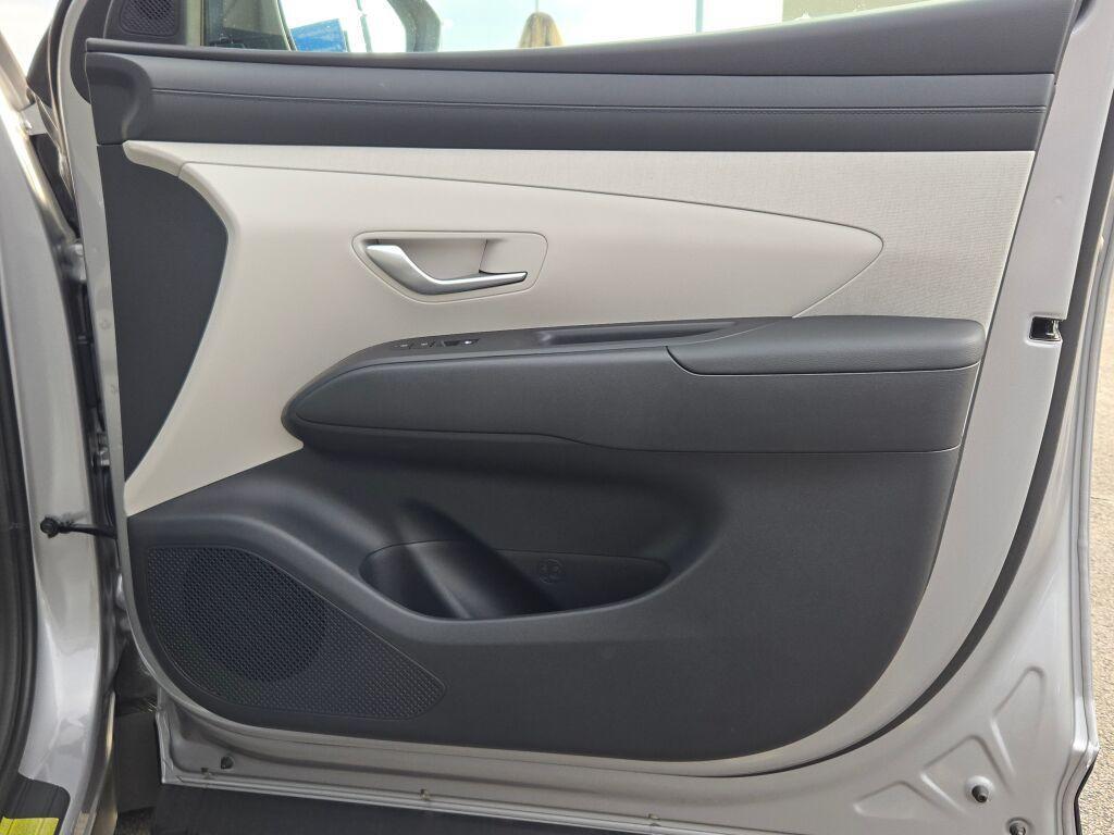 new 2025 Hyundai TUCSON Hybrid car, priced at $33,893