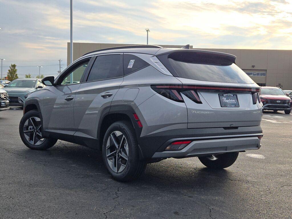 new 2025 Hyundai TUCSON Hybrid car, priced at $33,893