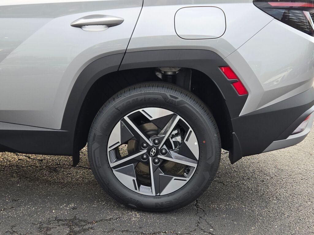new 2025 Hyundai TUCSON Hybrid car, priced at $33,893