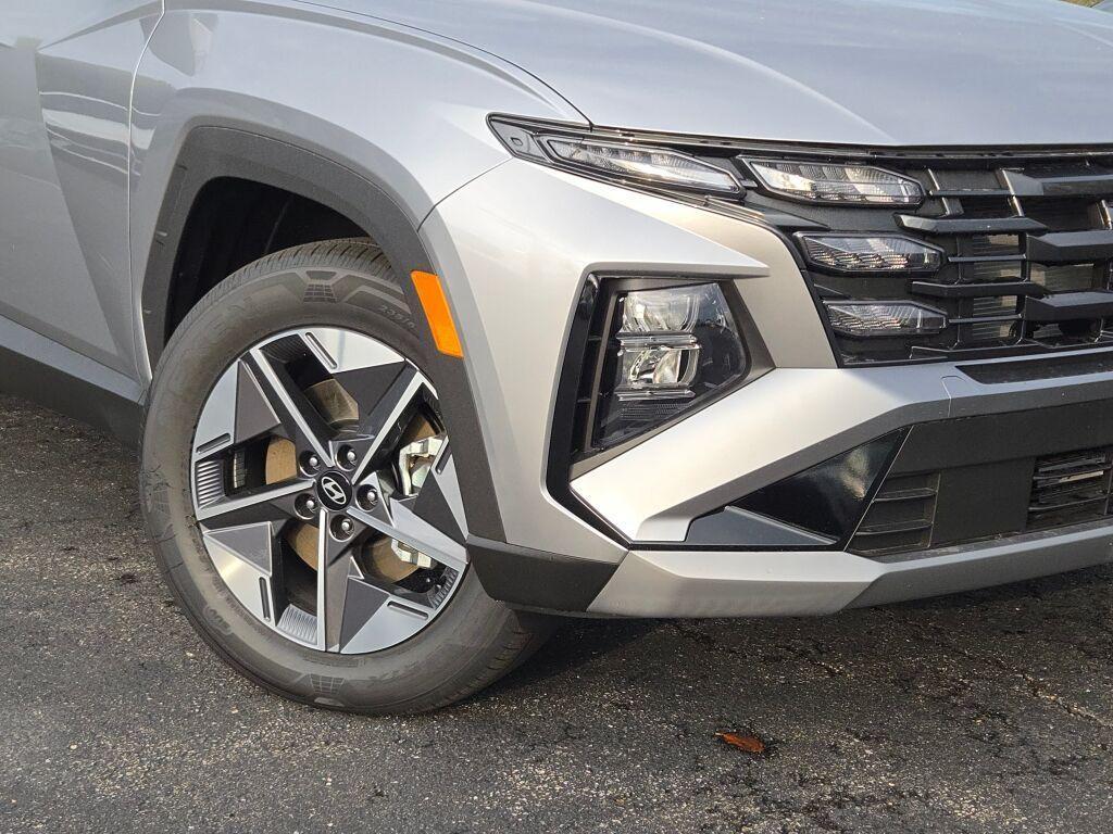 new 2025 Hyundai TUCSON Hybrid car, priced at $33,893