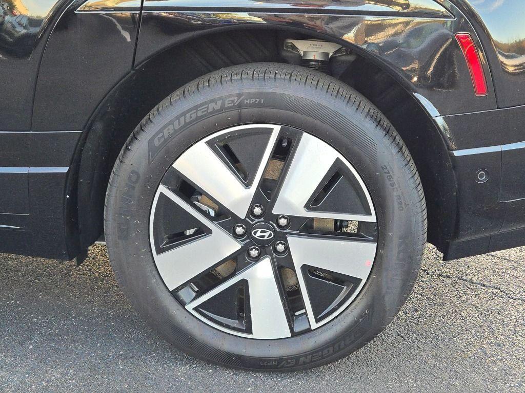 new 2026 Hyundai IONIQ 9 car, priced at $64,036