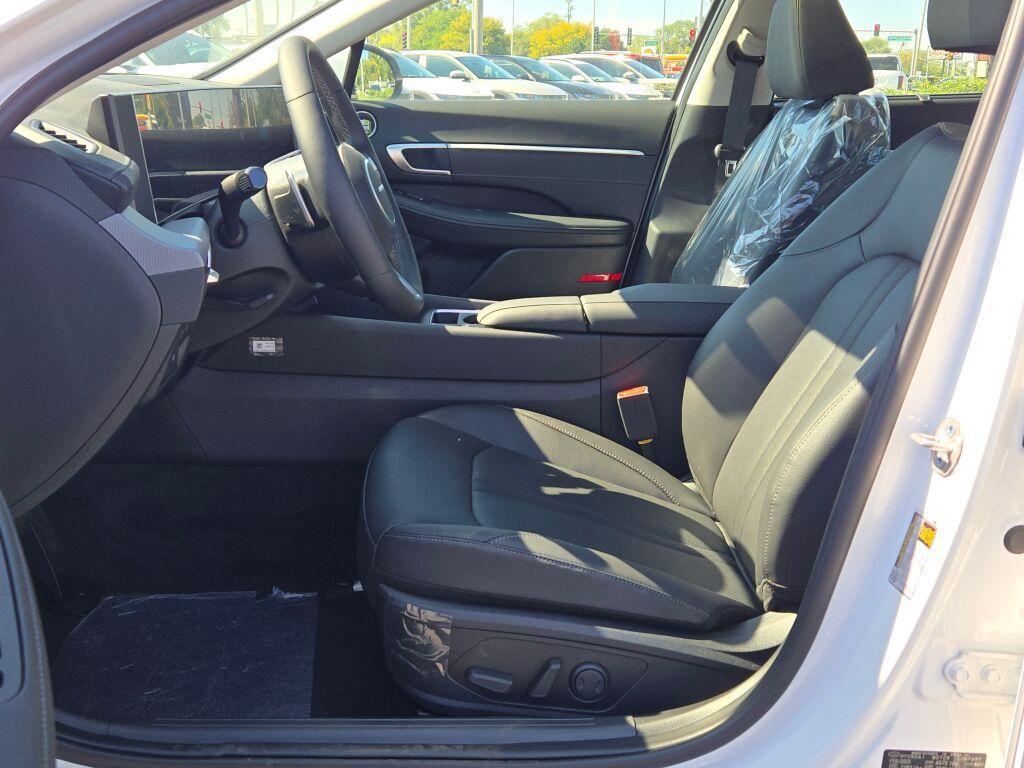 new 2025 Hyundai Sonata Hybrid car, priced at $35,439
