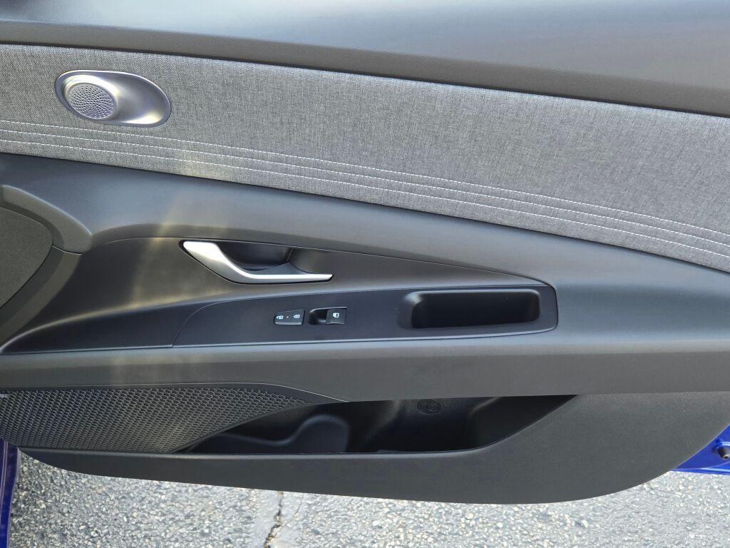 new 2025 Hyundai Elantra car, priced at $27,277