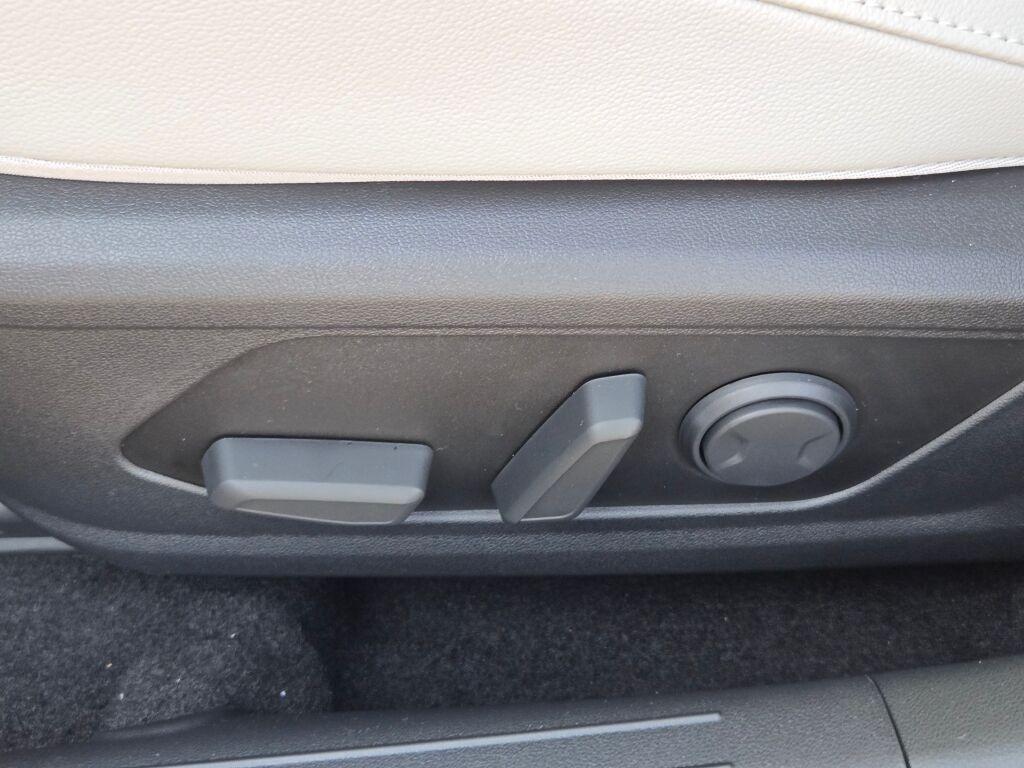 new 2025 Hyundai Elantra car, priced at $27,277