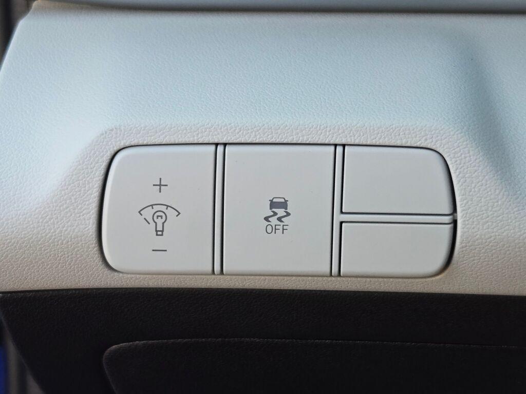 new 2025 Hyundai Elantra car, priced at $27,277