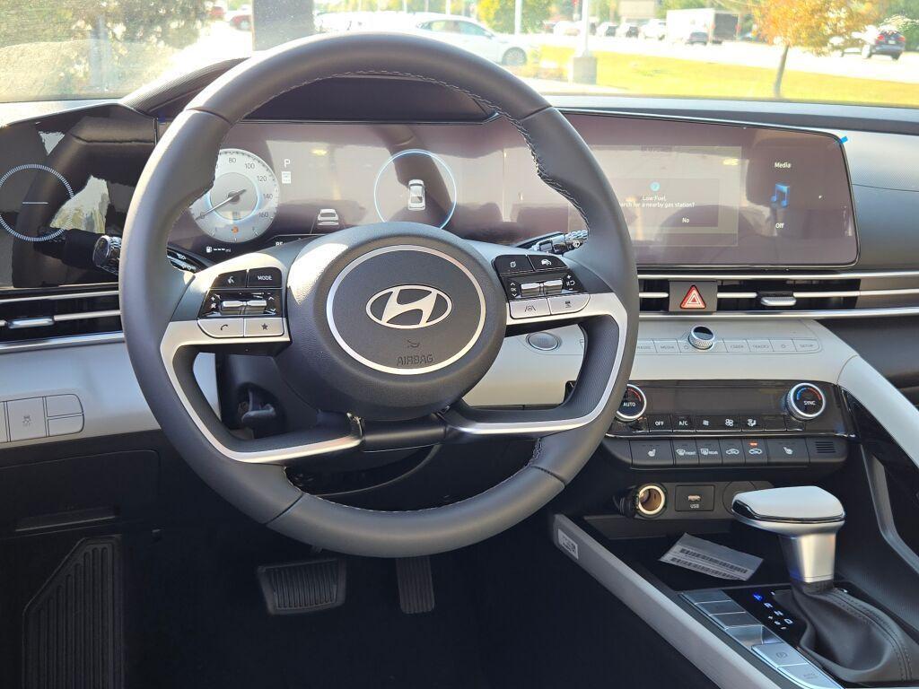 new 2025 Hyundai Elantra car, priced at $27,277