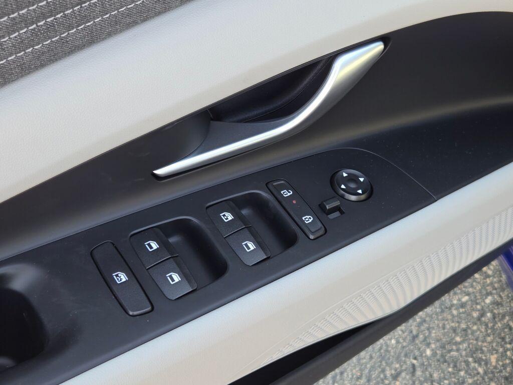 new 2025 Hyundai Elantra car, priced at $27,277