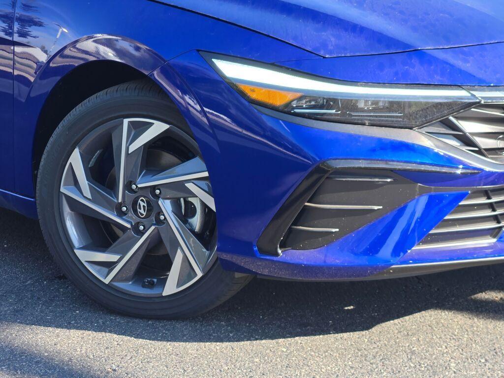 new 2025 Hyundai Elantra car, priced at $27,277