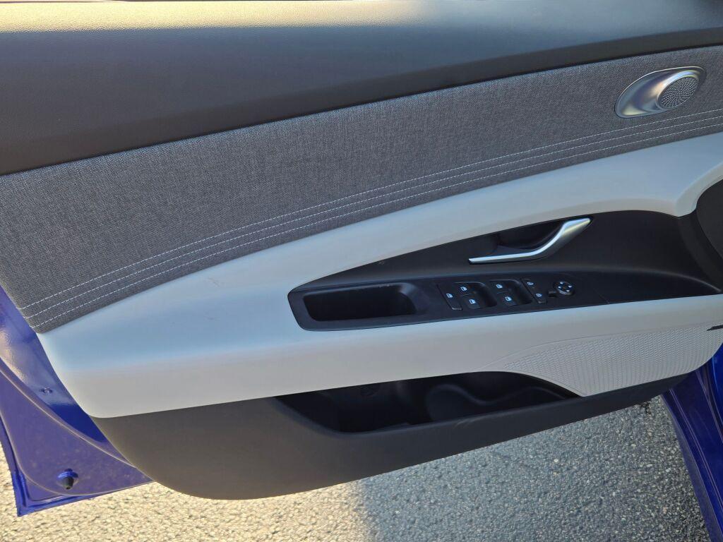 new 2025 Hyundai Elantra car, priced at $27,277