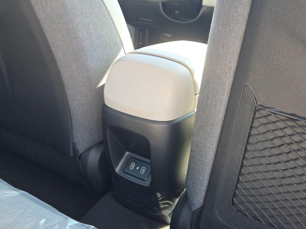 new 2025 Hyundai Elantra car, priced at $28,087