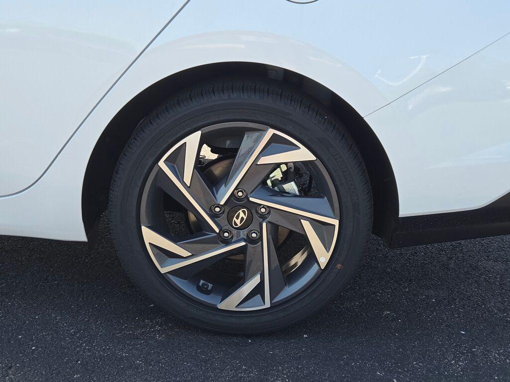 new 2025 Hyundai Elantra car, priced at $28,087