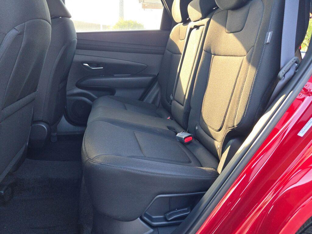 new 2025 Hyundai TUCSON Hybrid car, priced at $31,078
