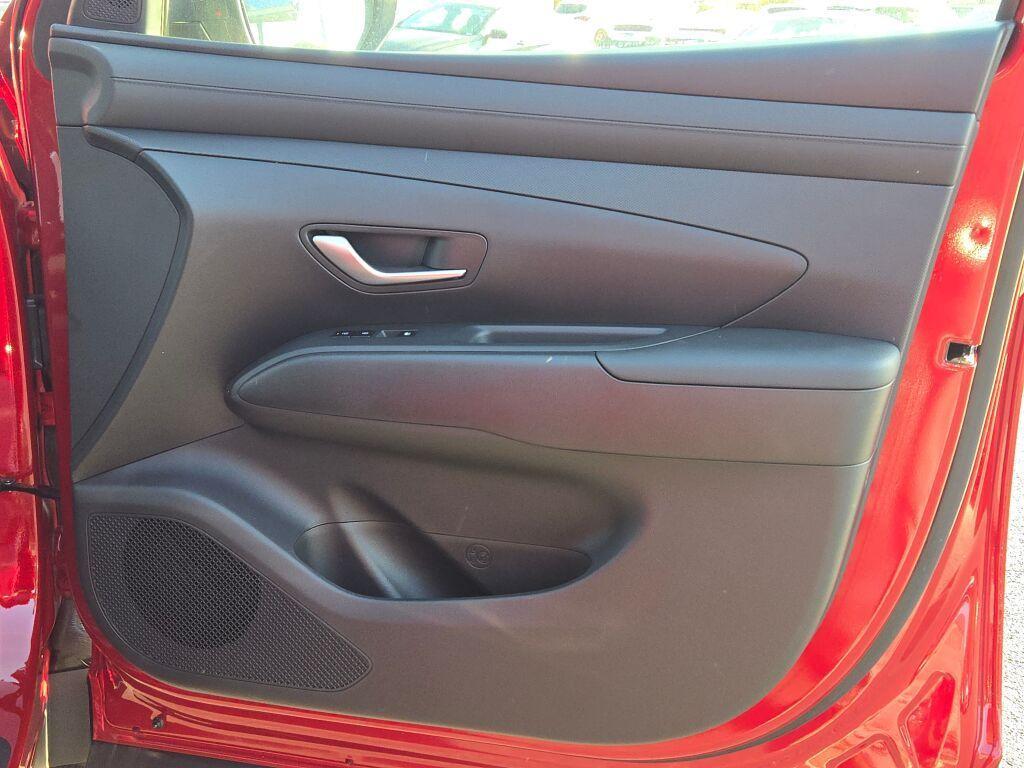 new 2025 Hyundai TUCSON Hybrid car, priced at $31,078