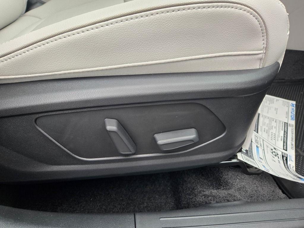 new 2025 Hyundai TUCSON Hybrid car, priced at $40,398